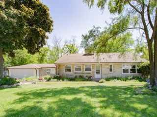 2521 Seminary Avenue, Des Plaines, IL 60016