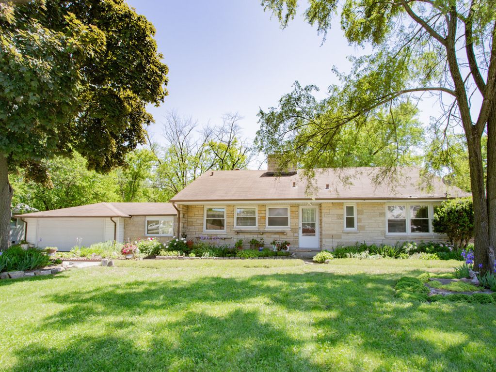 2521 Seminary Avenue, Des Plaines, IL 60016