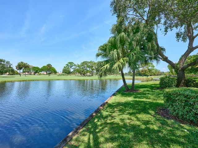 5455 S Fountains Dr Drive S, Lake Worth, FL 33467