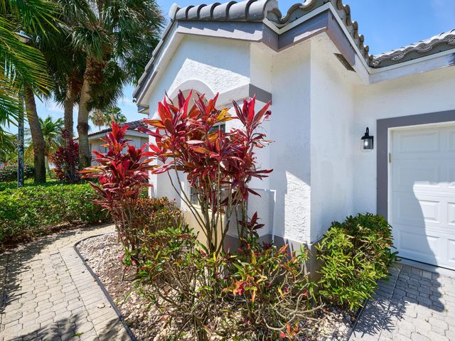 5455 S Fountains Dr Drive S, Lake Worth, FL 33467