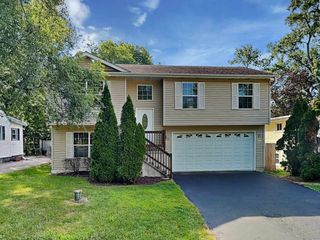 29835 Bayshore Drive, Lake Bluff, IL 60044