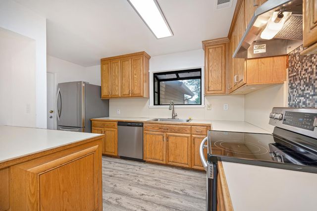 2920 Juniper Ave, Stockton, CA 95207