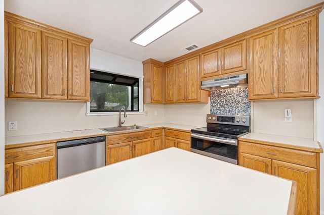 2920 Juniper Ave, Stockton, CA 95207