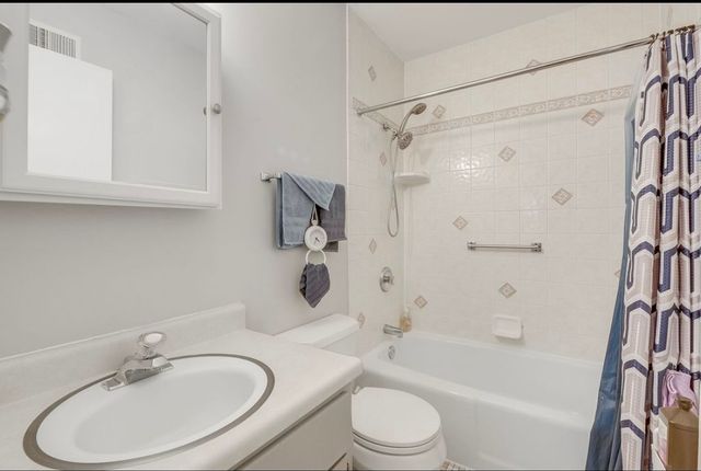 9621 S Karlov Avenue 104, Oak Lawn, IL 60453