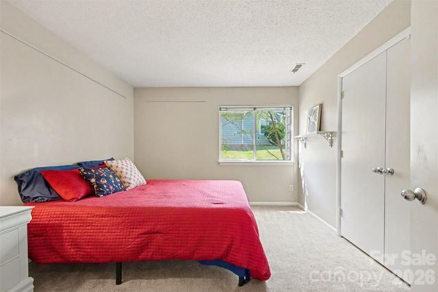 9014 Mcalpine Cove Court, Charlotte, NC 28270