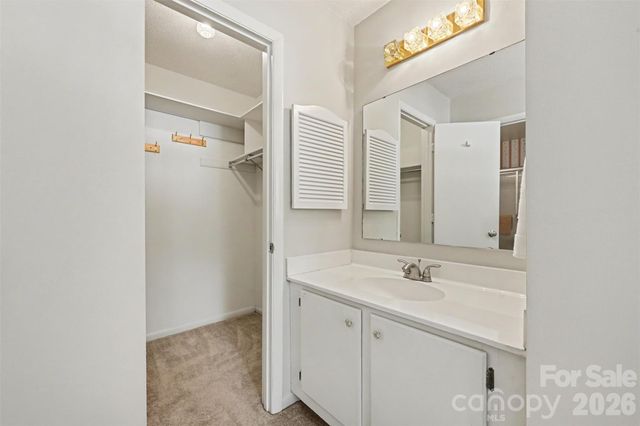 9014 Mcalpine Cove Court, Charlotte, NC 28270
