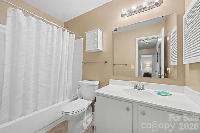 9014 Mcalpine Cove Court, Charlotte, NC 28270