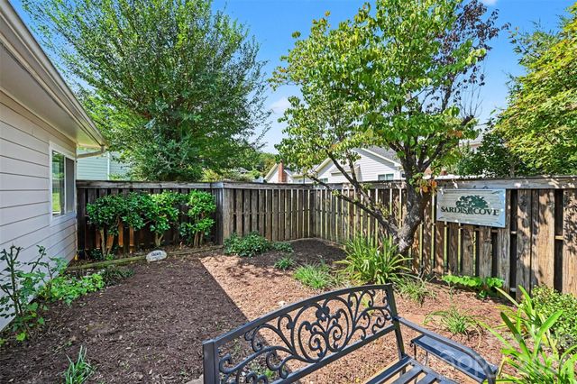 9014 Mcalpine Cove Court, Charlotte, NC 28270