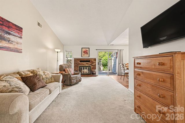 9014 Mcalpine Cove Court, Charlotte, NC 28270