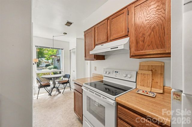 9014 Mcalpine Cove Court, Charlotte, NC 28270