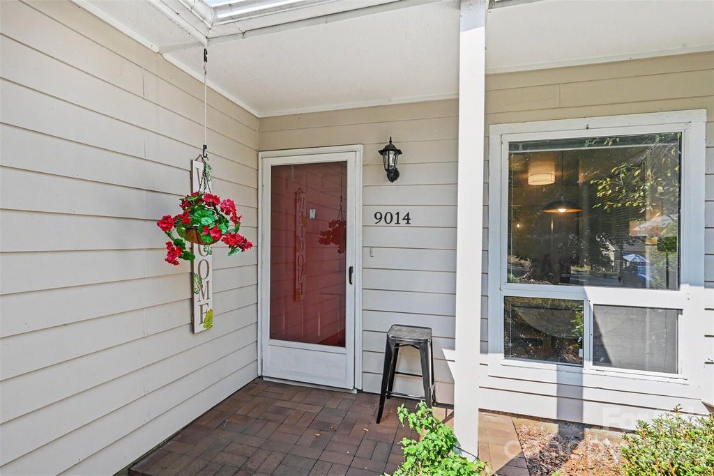 9014 Mcalpine Cove Court, Charlotte, NC 28270