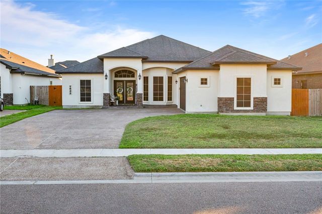 7833 Stampede Dr, Corpus Christi, TX 78414