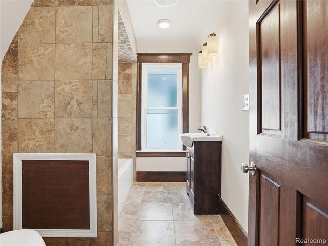 713 Clairmount Street, Detroit, MI 48202