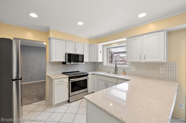 5138 Hale Drive, Troy, MI 48085