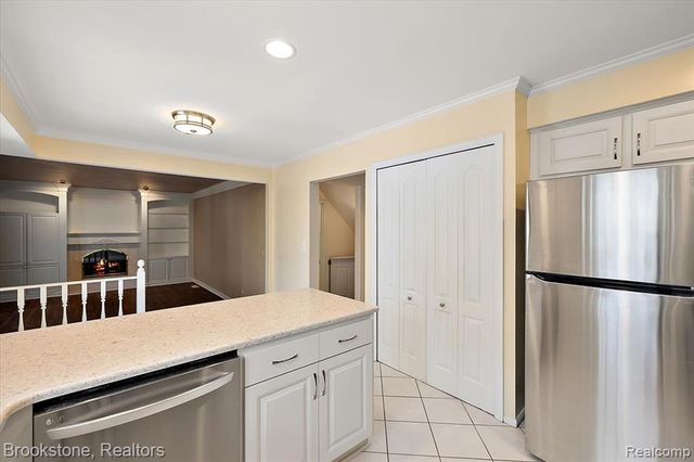 5138 Hale Drive, Troy, MI 48085