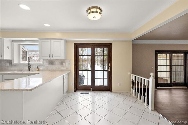 5138 Hale Drive, Troy, MI 48085