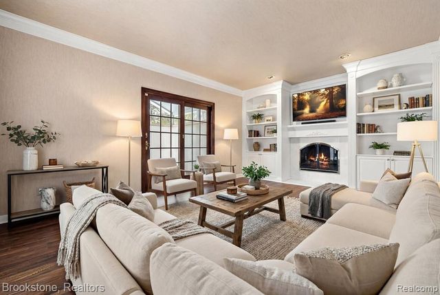 5138 Hale Drive, Troy, MI 48085