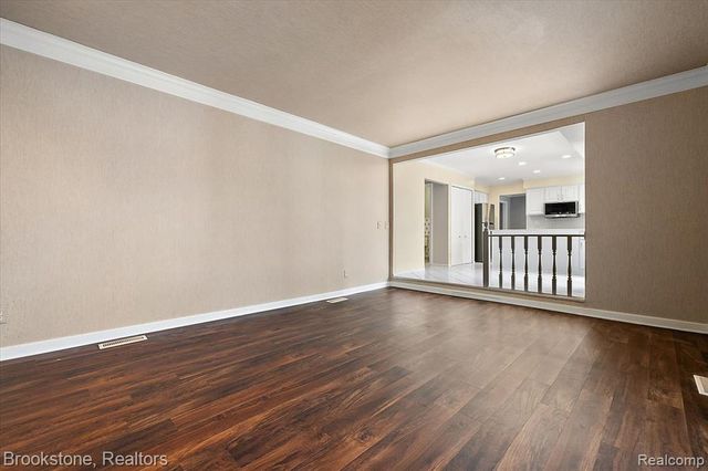 5138 Hale Drive, Troy, MI 48085