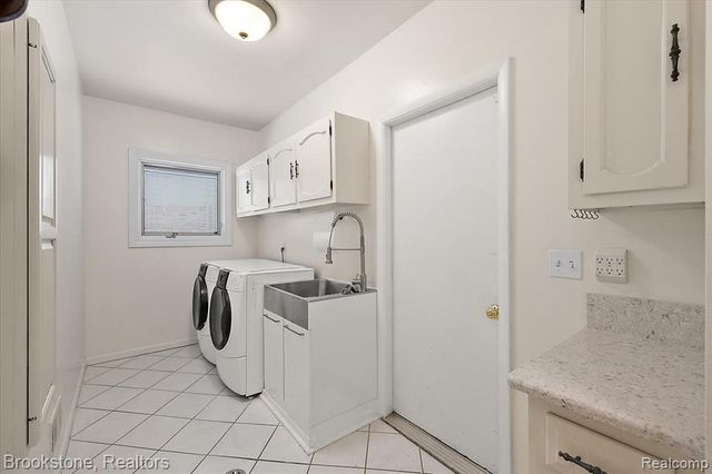 5138 Hale Drive, Troy, MI 48085