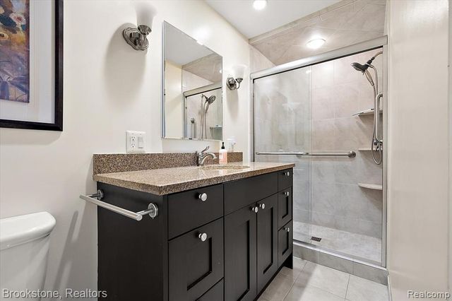 5138 Hale Drive, Troy, MI 48085