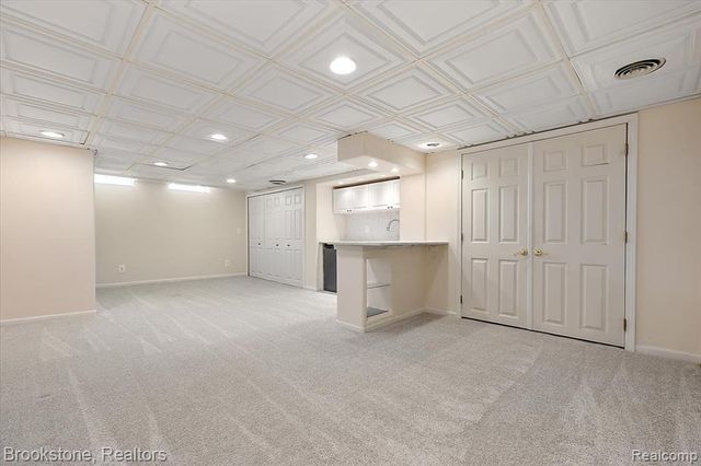 5138 Hale Drive, Troy, MI 48085