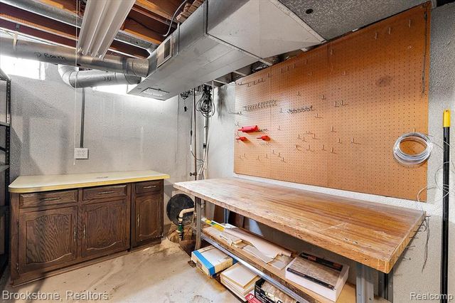 5138 Hale Drive, Troy, MI 48085