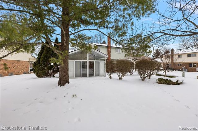 5138 Hale Drive, Troy, MI 48085