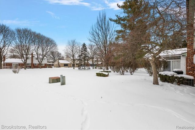 5138 Hale Drive, Troy, MI 48085