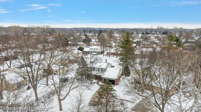 5138 Hale Drive, Troy, MI 48085