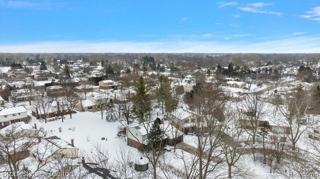 5138 Hale Drive, Troy, MI 48085