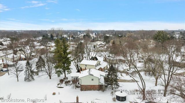 5138 Hale Drive, Troy, MI 48085