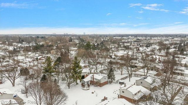 5138 Hale Drive, Troy, MI 48085