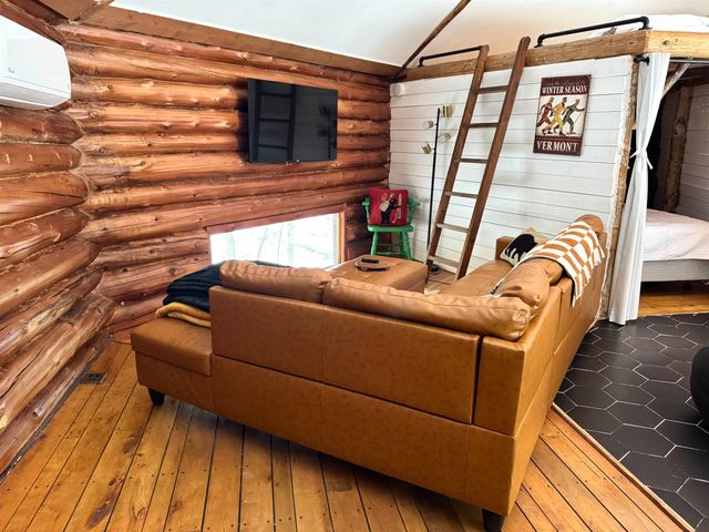 438 Old Bradley Road, St. Johnsbury, VT 05819