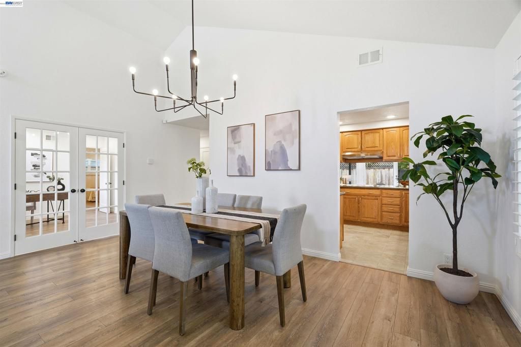 Image 11 of property listing at 7629 Elderwood Court, Cupertino, CA 95014