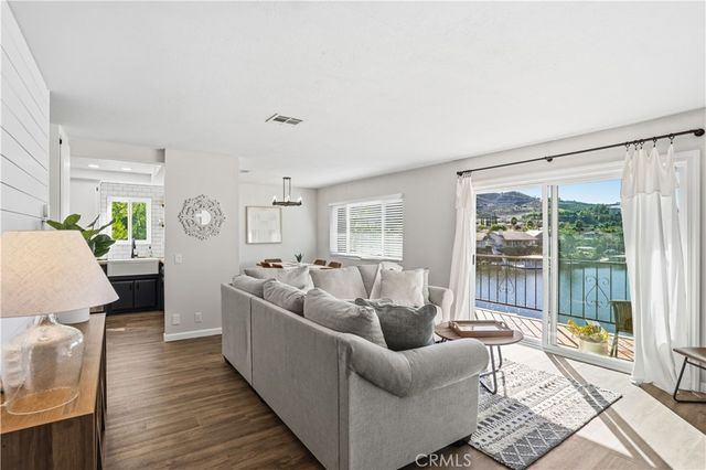 24319 N Canyon Lake Drive N 6, Canyon Lake, CA 92587