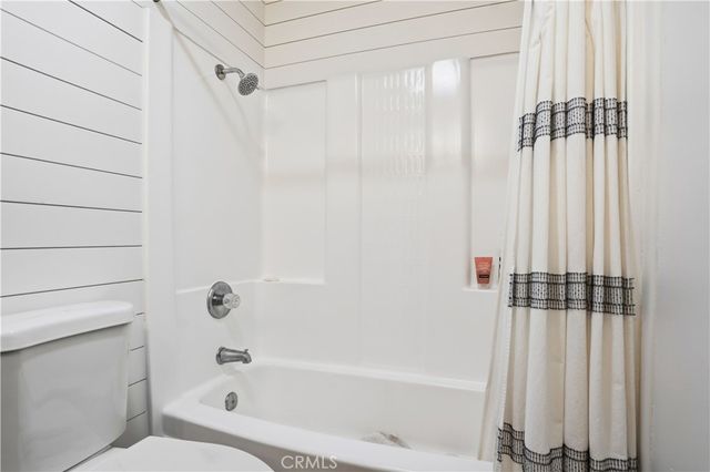 24319 N Canyon Lake Drive N 6, Canyon Lake, CA 92587