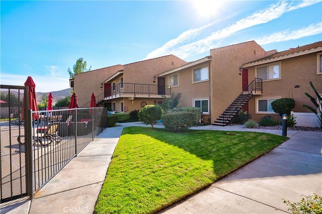 24319 N Canyon Lake Drive N 6, Canyon Lake, CA 92587