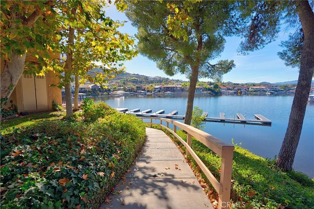 24319 N Canyon Lake Drive N 6, Canyon Lake, CA 92587