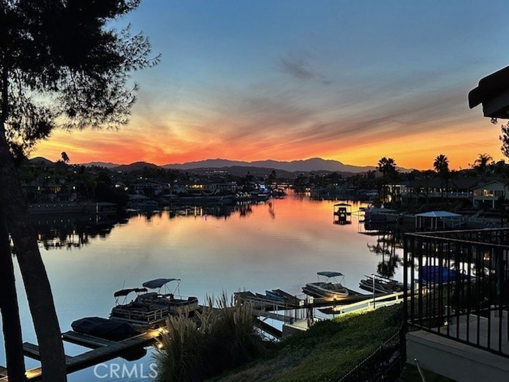 24319 N Canyon Lake Drive N 6, Canyon Lake, CA 92587