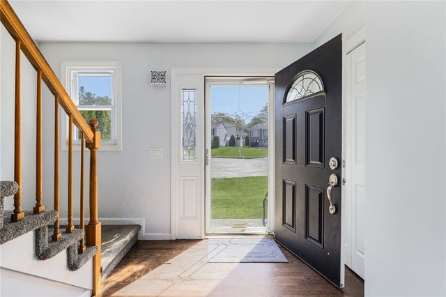 64 Long Court, Cranston, RI 02920