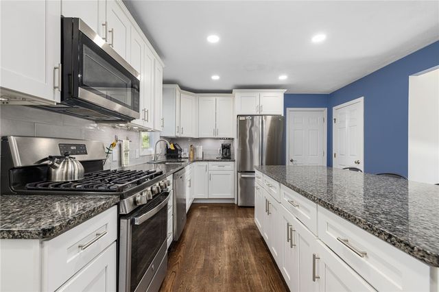 64 Long Court, Cranston, RI 02920