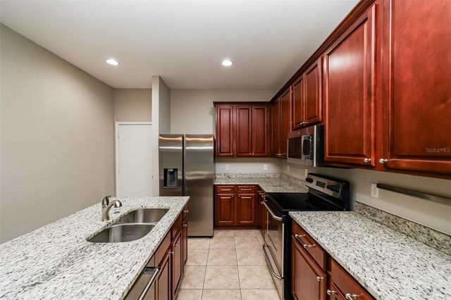 2026 HEARTLAND CIRCLE, Valrico, FL 33594
