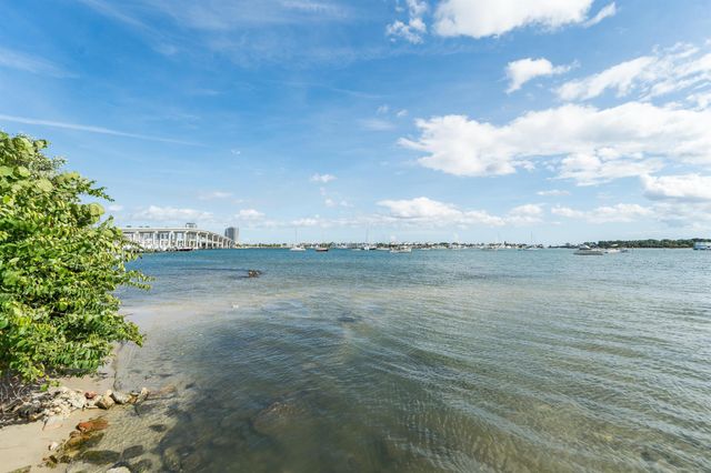 300 E 24th Street, Riviera Beach, FL 33404