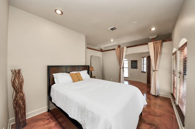 1000 Columbus Street A, Houston, TX 77019