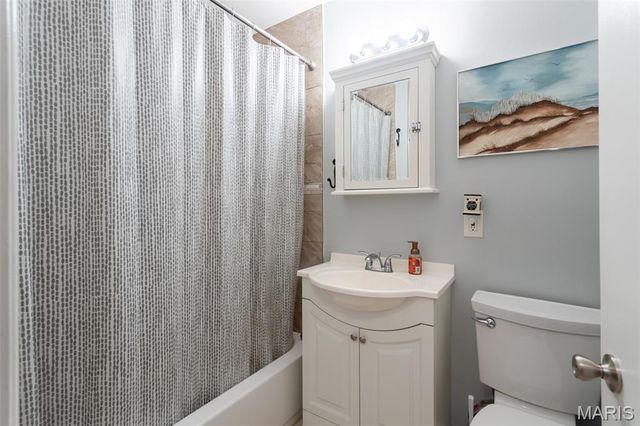 26 W Lakewood Drive, Fenton, MO 63026