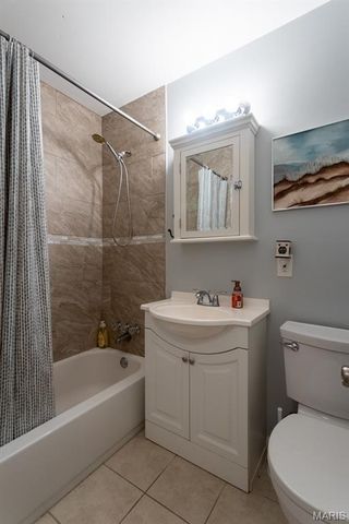 26 W Lakewood Drive, Fenton, MO 63026