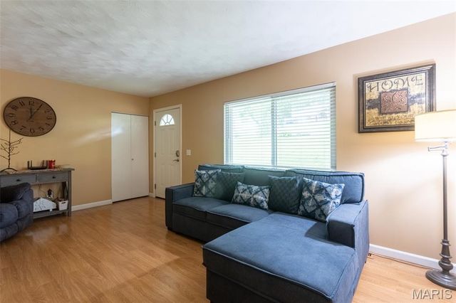 26 W Lakewood Drive, Fenton, MO 63026