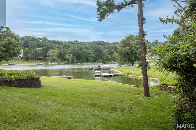 26 W Lakewood Drive, Fenton, MO 63026