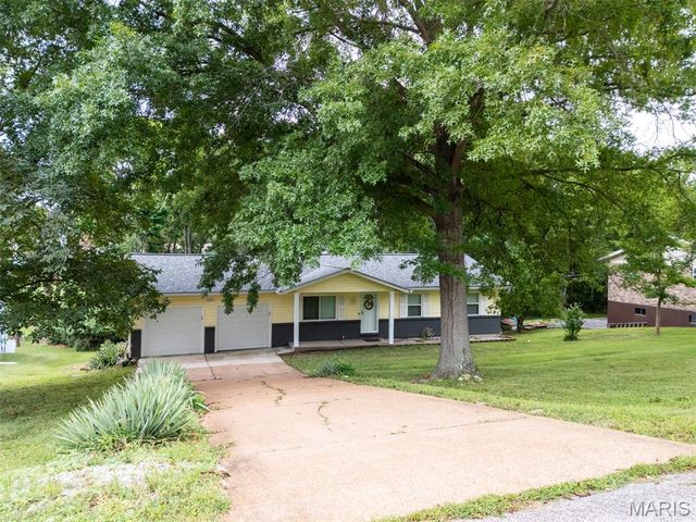 26 W Lakewood Drive, Fenton, MO 63026