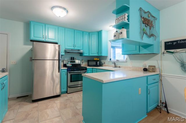 26 W Lakewood Drive, Fenton, MO 63026